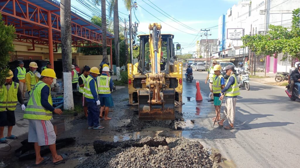 Proses Perbaikan Pipa Bocor di Jalan Pramuka dimulai, PAM Bandarmasih Harapkan Tak Ada Kendala